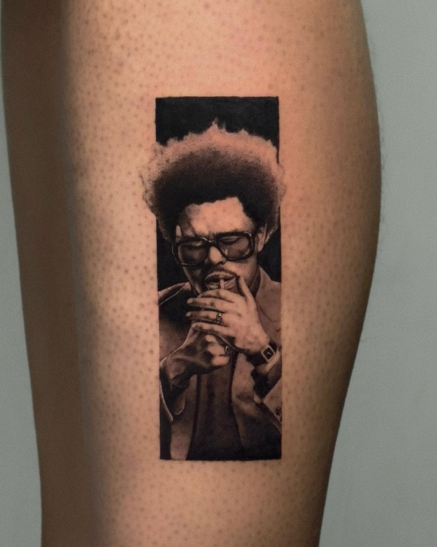 Person singing black and grey tattoo on the forearm by Henko