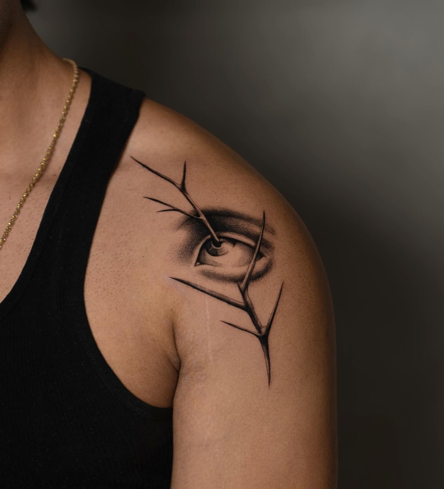 Eye with thorns realism tattoo on the shoulder by Valery Cardona