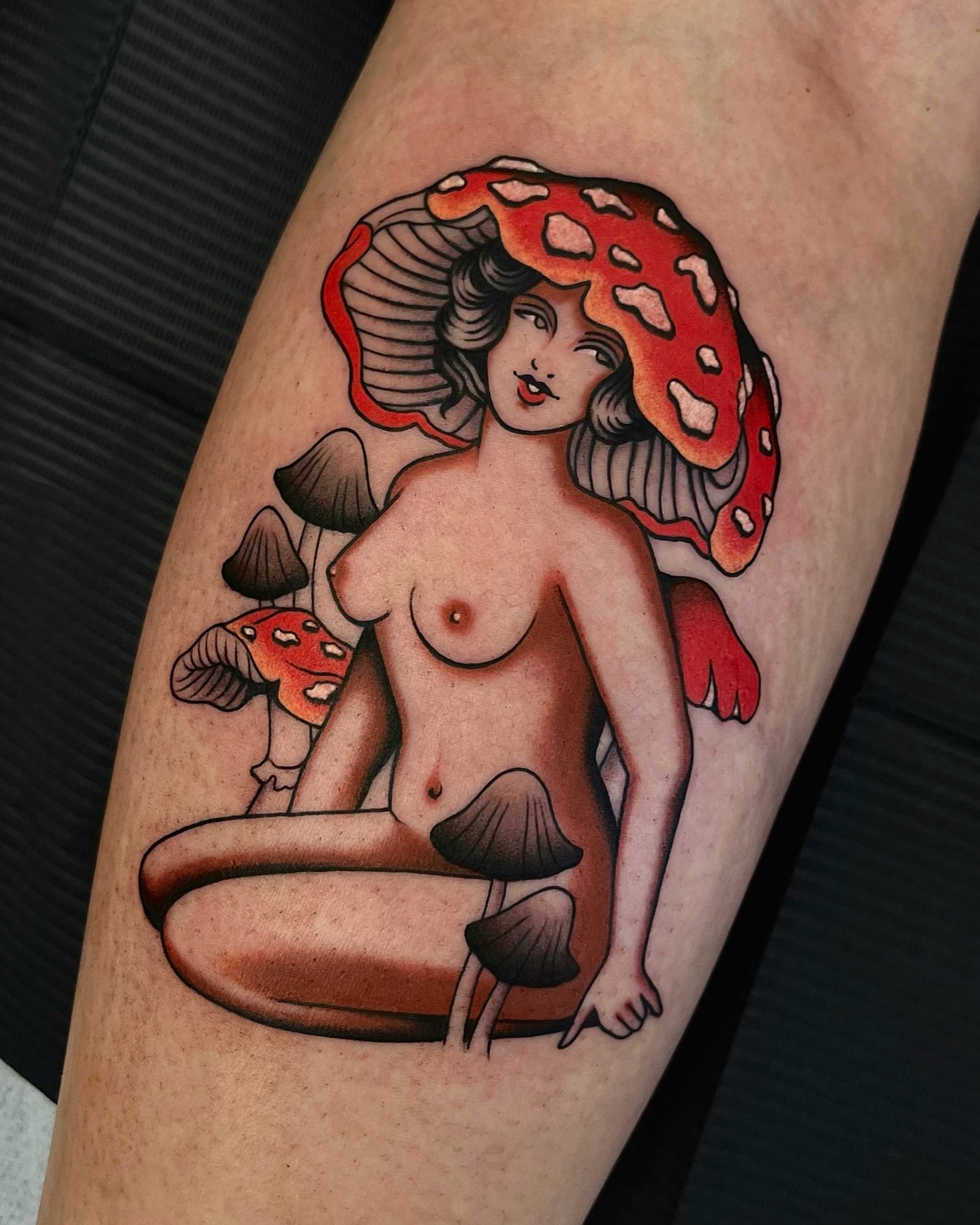 Nude woman with mushrooms American traditional tattoo on the thigh by 𝒟𝑜𝓃𝓃𝒶 𝒥 ࿏ Portland Tattoo Artist