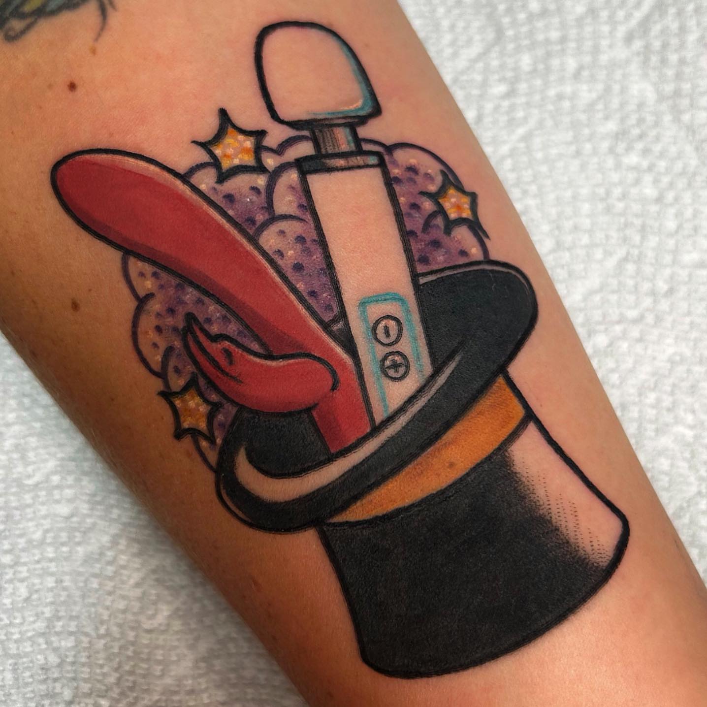 Tattoo by @laurencaldwelltattoo โ american_traditional