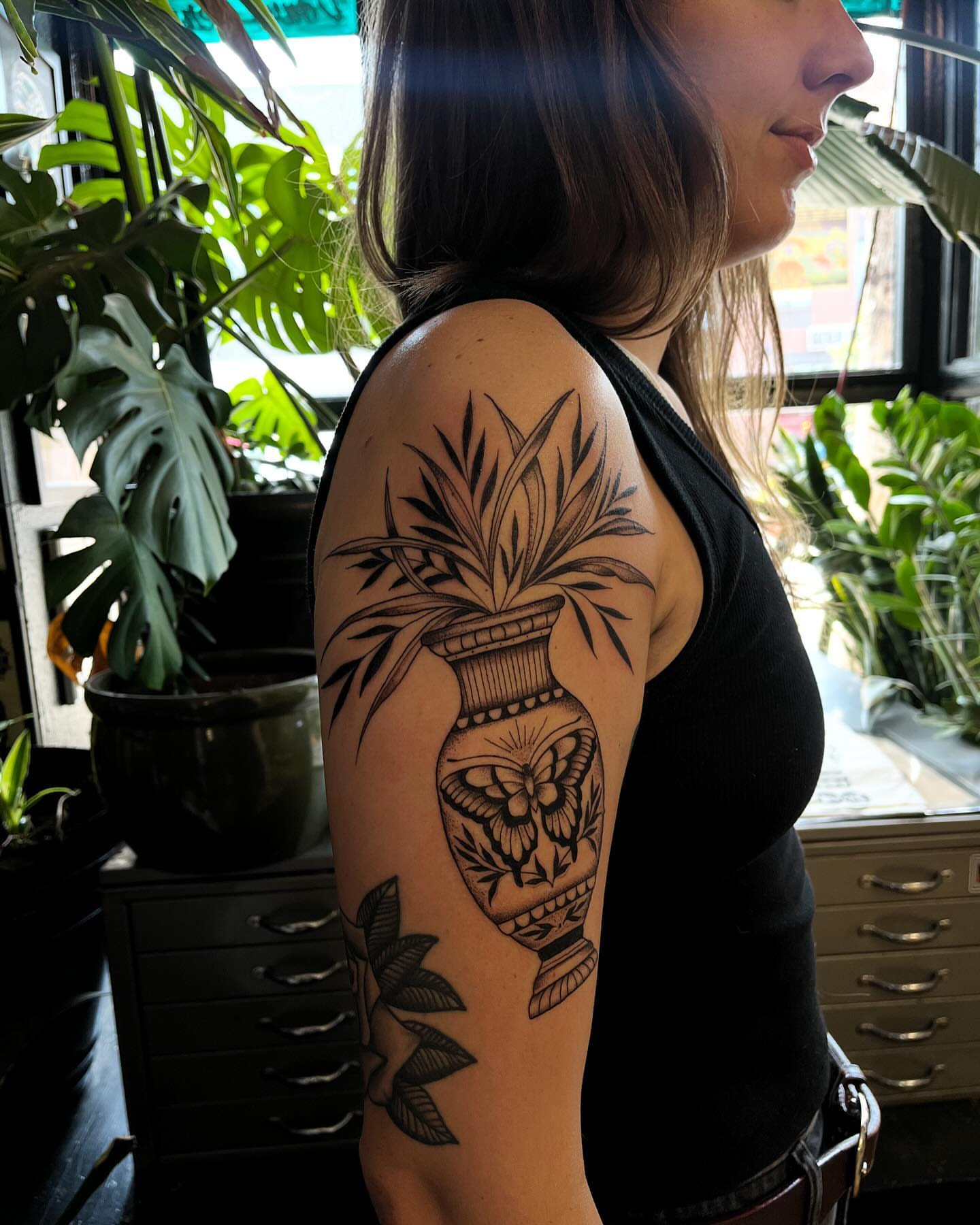 Tattoo by @chloeinknart — black_and_grey