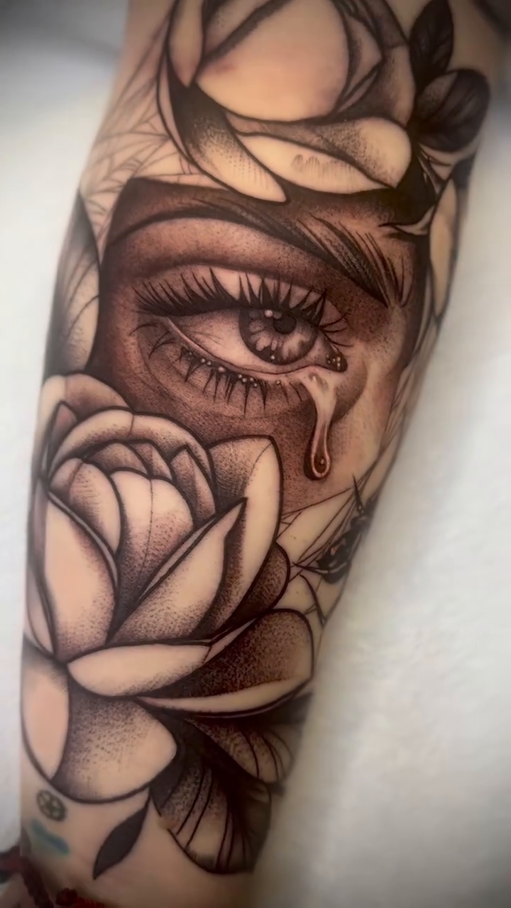 Tattoo by @felizestrella_tattoo — black_and_grey, realism