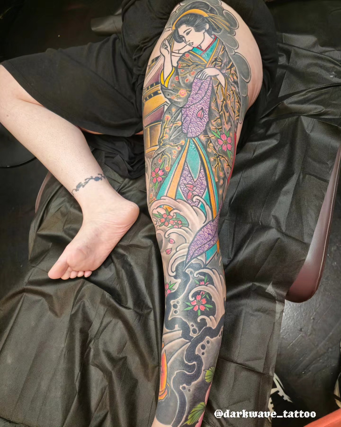 Geisha japanese irezumi tattoo on the leg by Barrett Handel