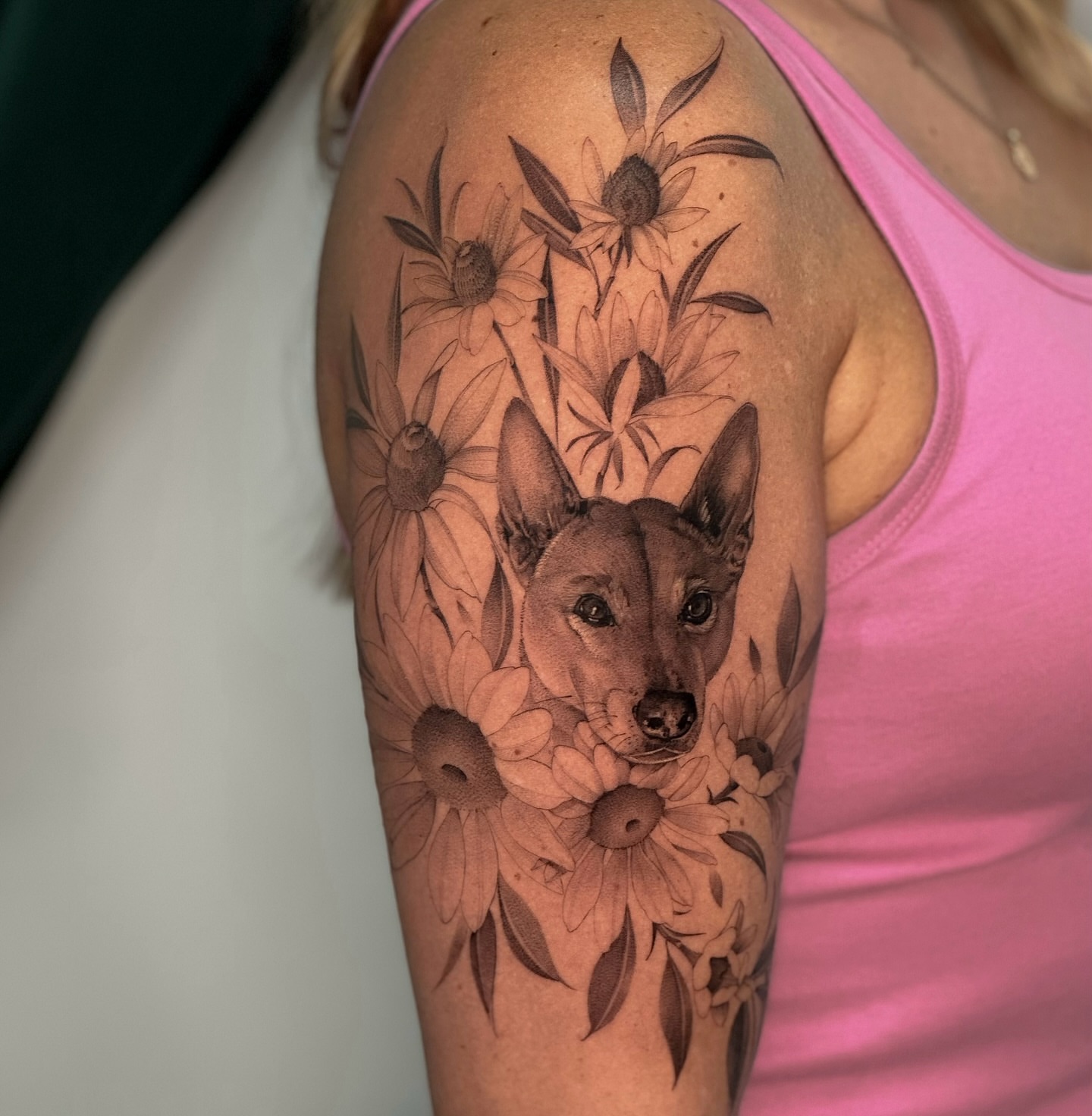 Deer and flowers realism tattoo on the upper arm by ♡ 𝕍𝕚𝕔𝕥𝕠𝕣𝕚𝕒 ℍ𝕠𝕝𝕞𝕖𝕤 ♡, Avon, Ohio