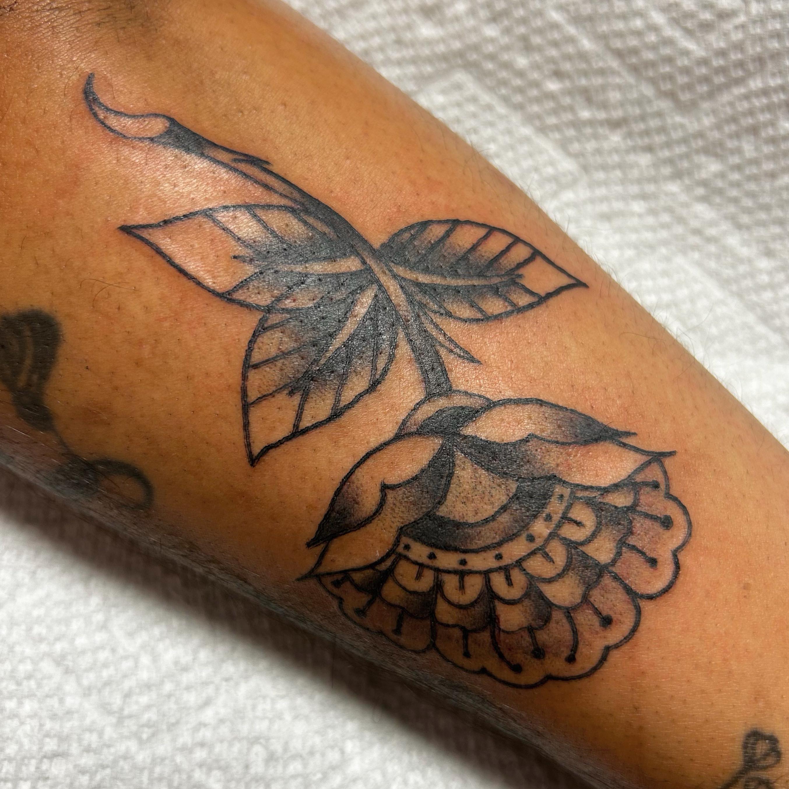Tattoo by @laurencaldwelltattoo โ black_and_grey