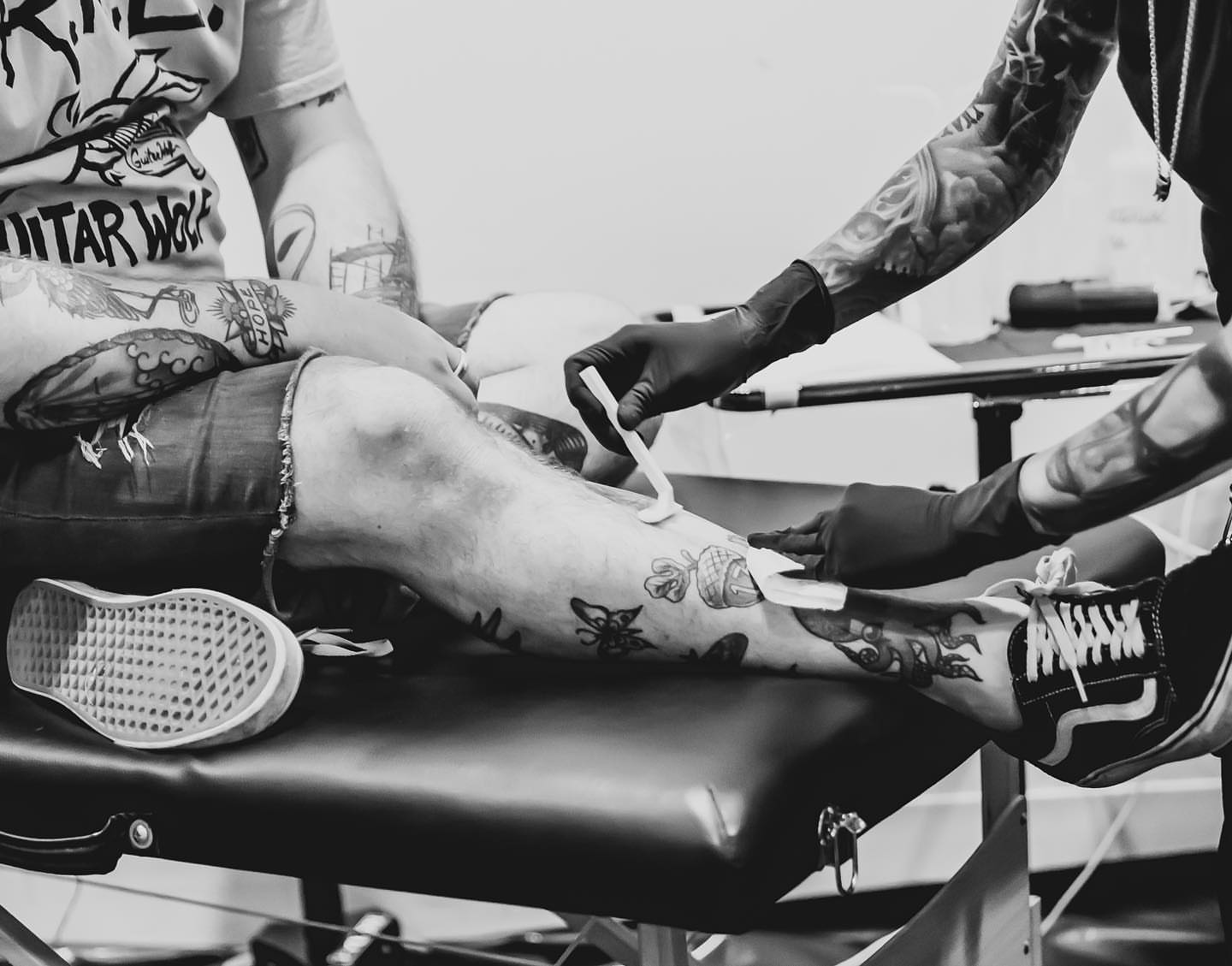 Leg tattoo American traditional tattoo on the leg by Jesse (Dreadzilla)