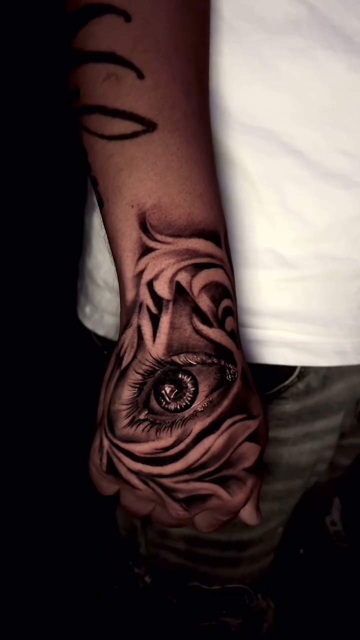 Tattoo by @ronaldinktattoo — realism, black_and_grey