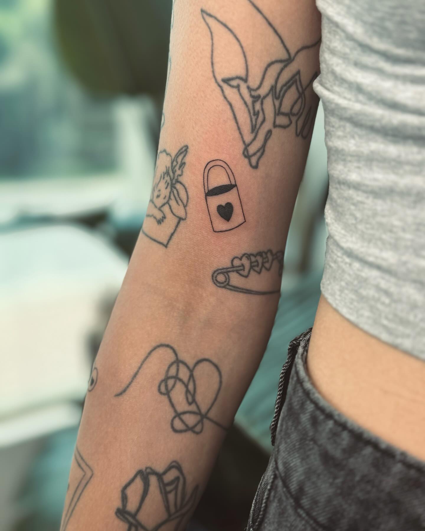 Tattoo by @astrearomerotattoos — black_and_grey