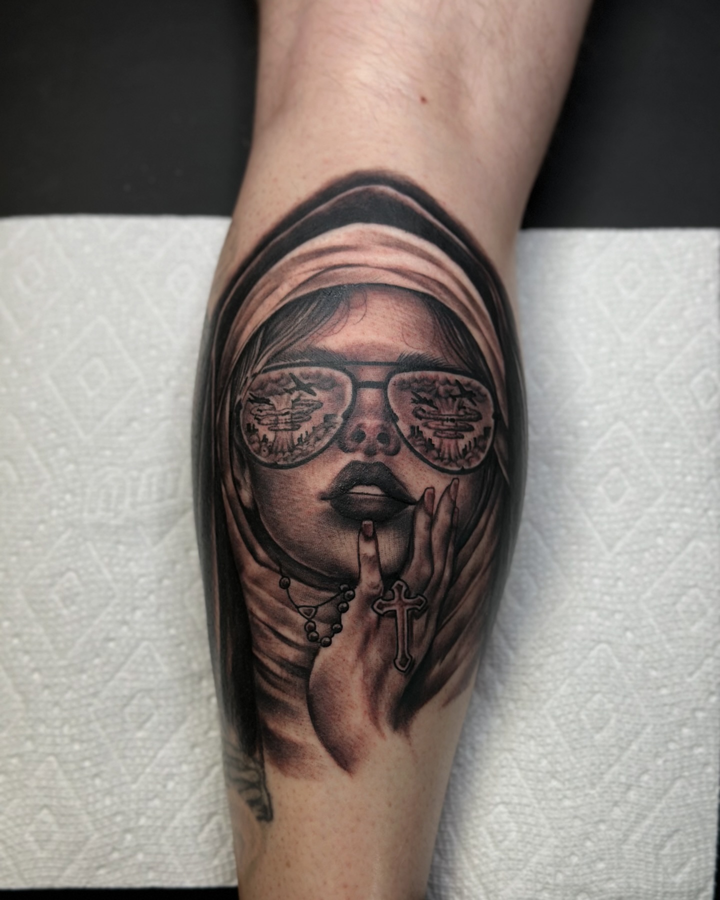 Woman wearing sunglasses realism tattoo on the forearm by Calvin Maryland 🇵🇹