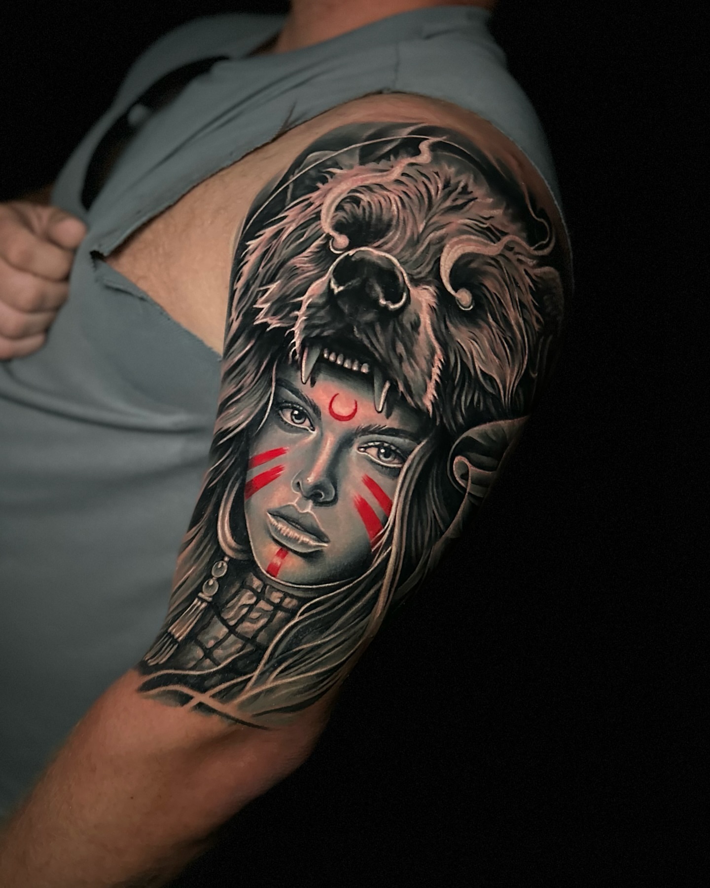 Woman with lion realism tattoo on the upper arm by Dayron Gonzalez
