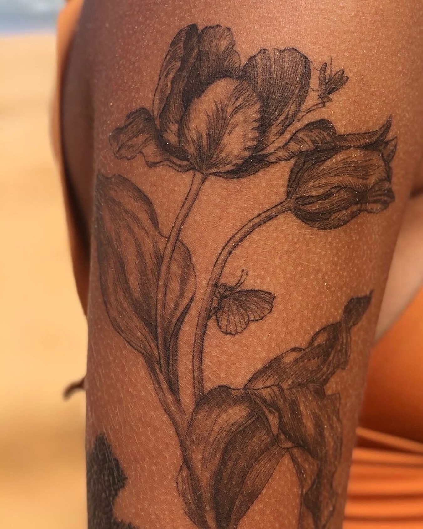 Tulips black and grey tattoo on the forearm by Jorge Nox
