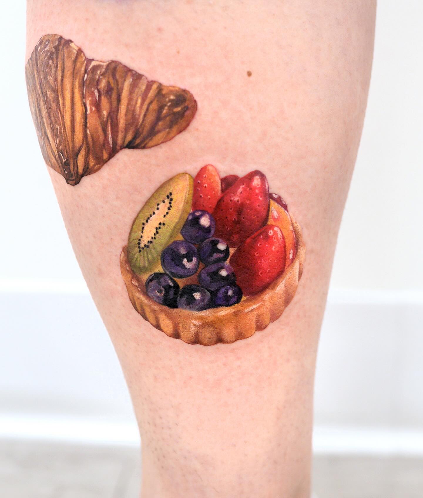 Fruit tart realism tattoo on the leg by Joice Wang