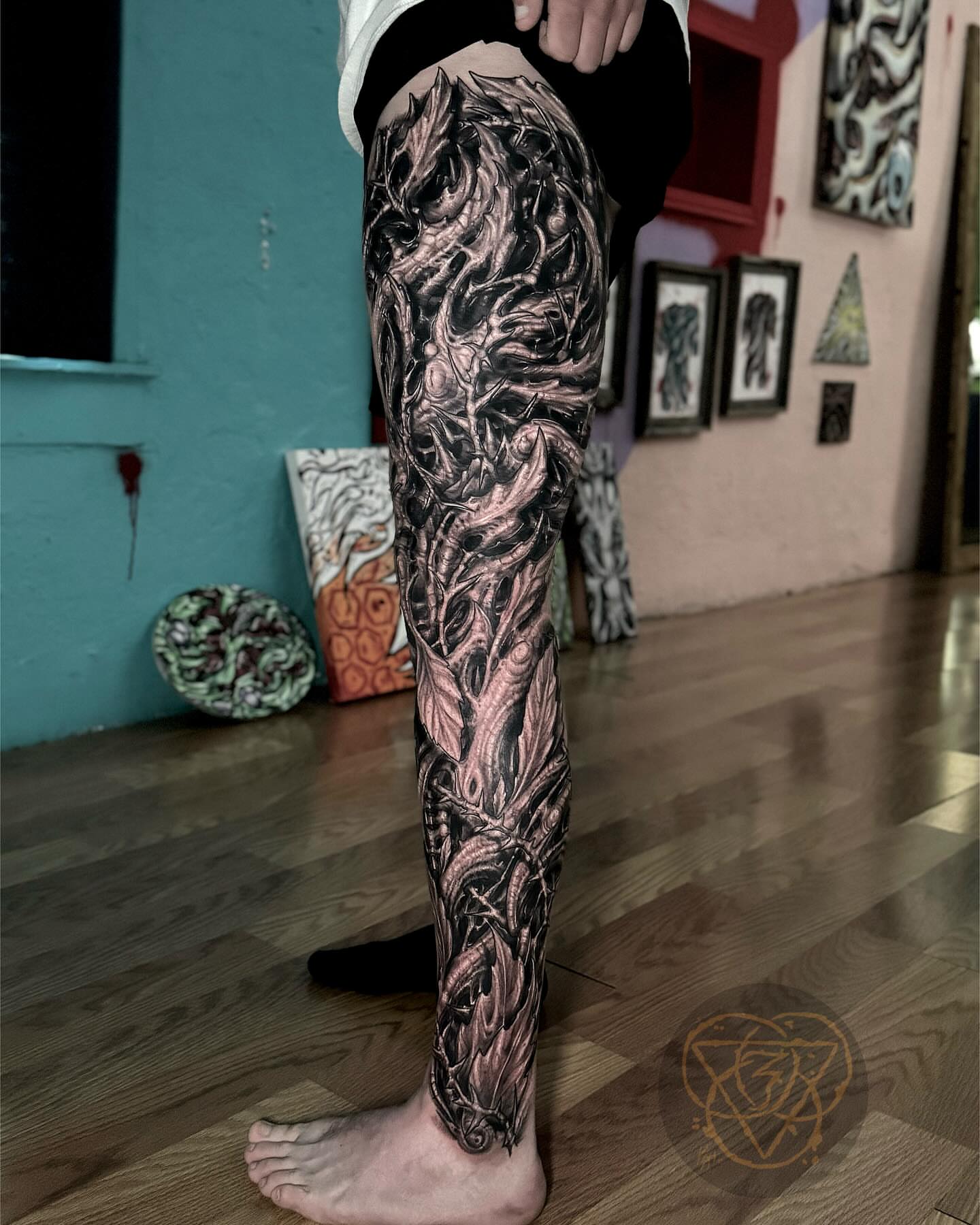 Serpent realism tattoo on the leg by Justin (iam3) Leifeste
