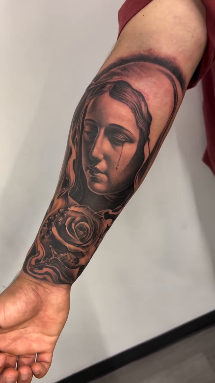 Virgin Mary and roses realism tattoo by Antonio Pavić, Los Angeles, California