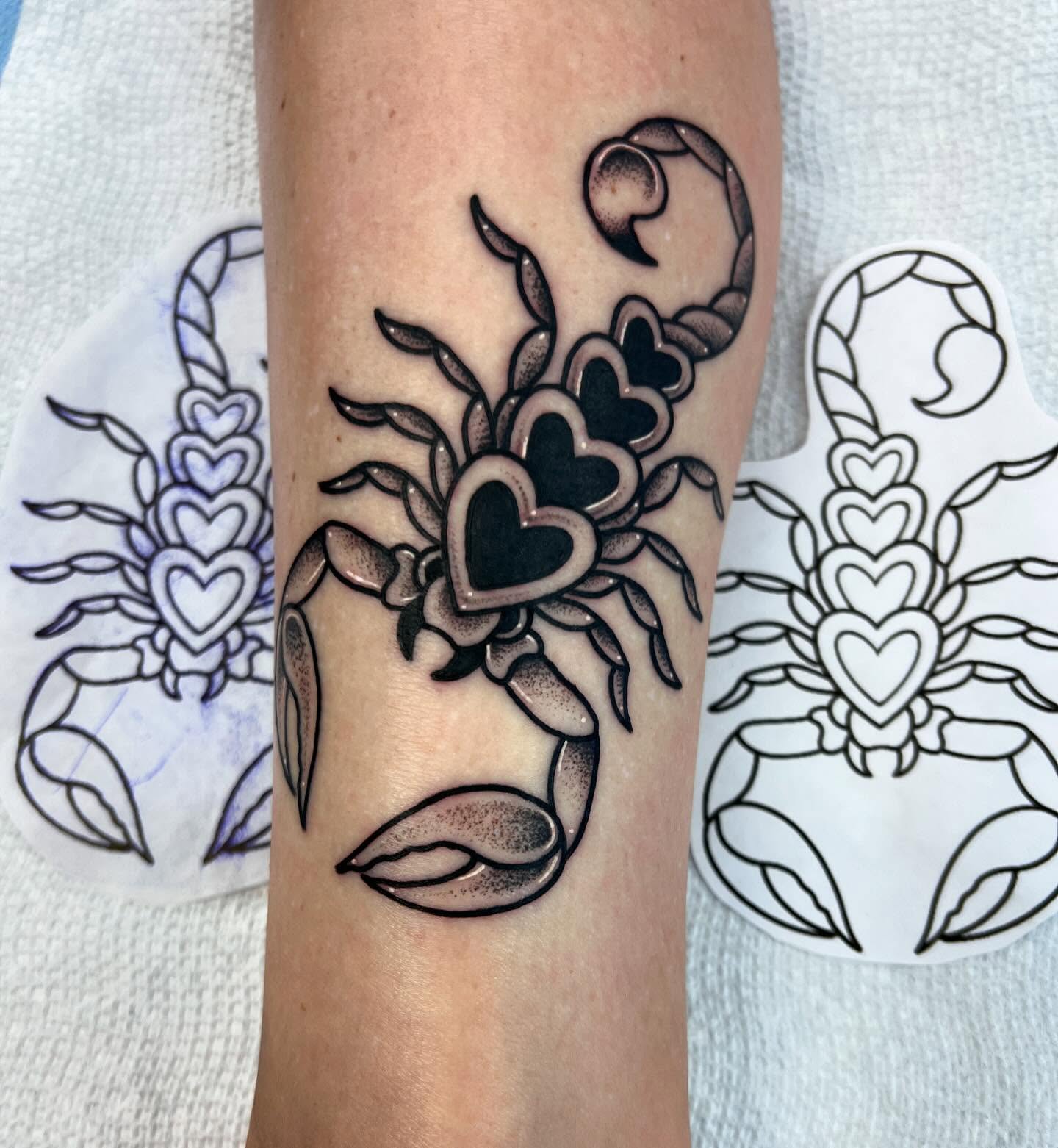 Tattoo by @howler.tattoos โ black_and_grey