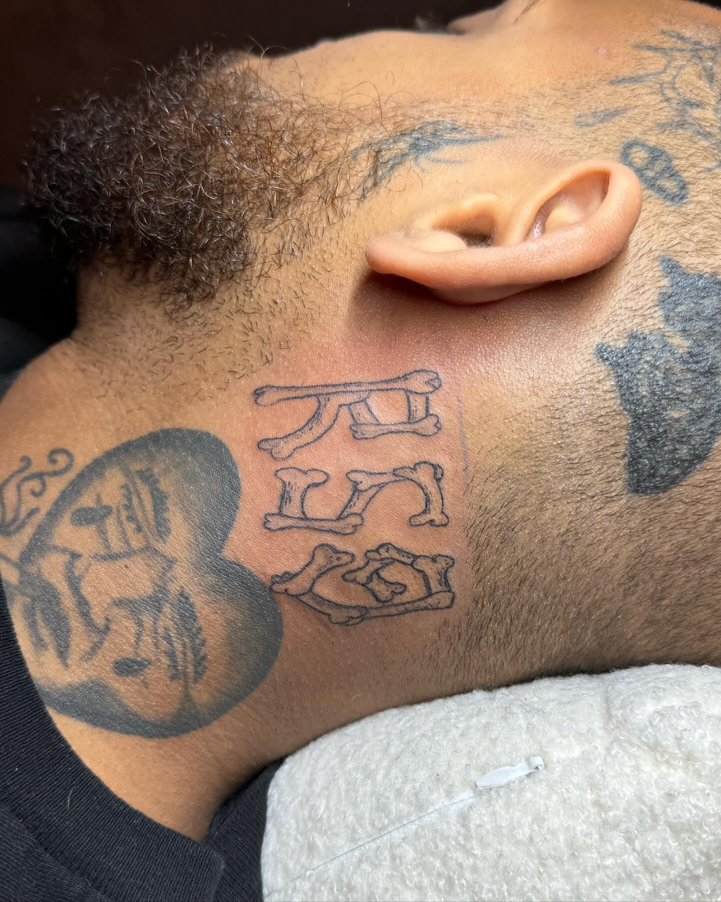 Tattoo by @bellyink_ — geometric