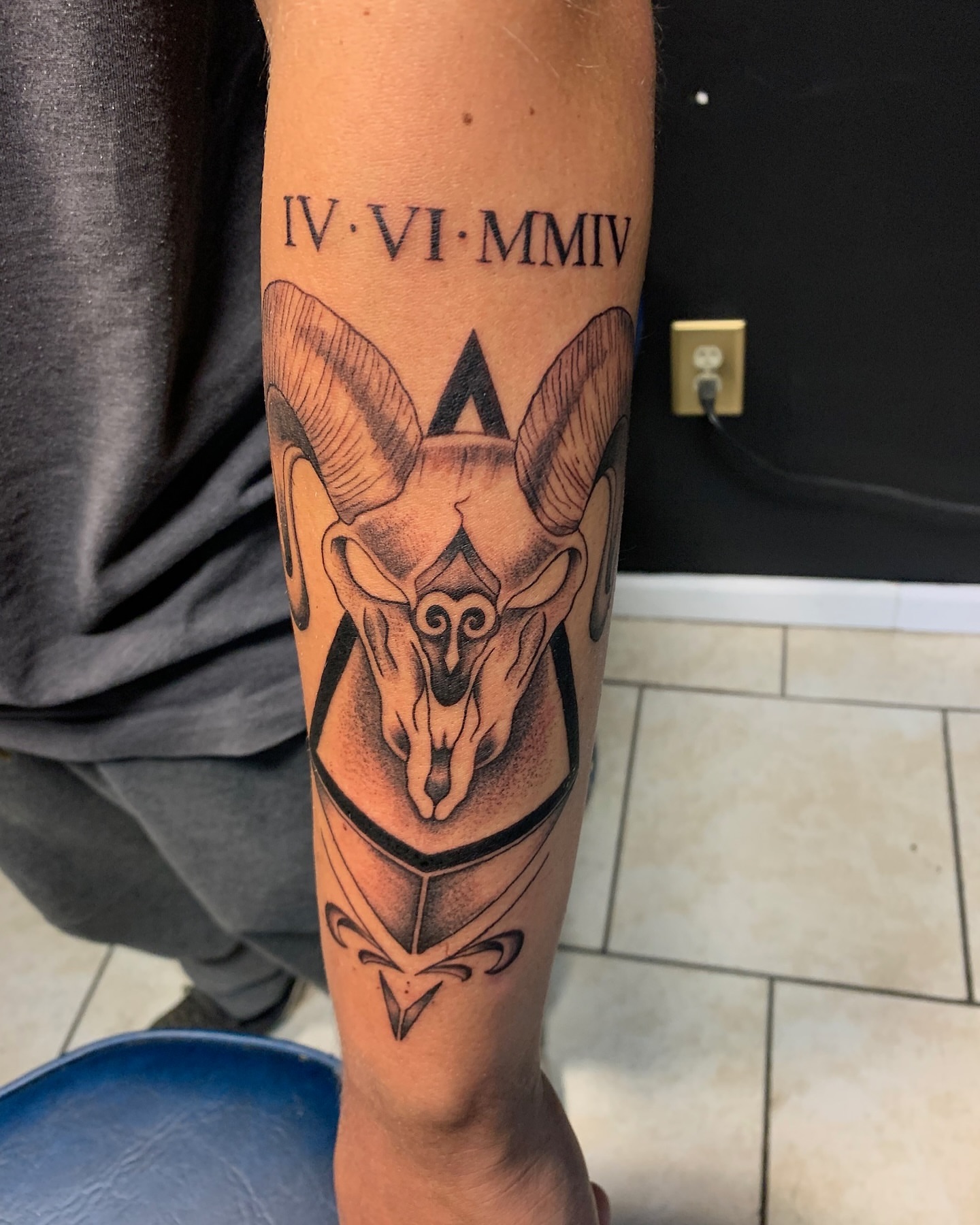 Tattoo by @inkbydonv β geometric