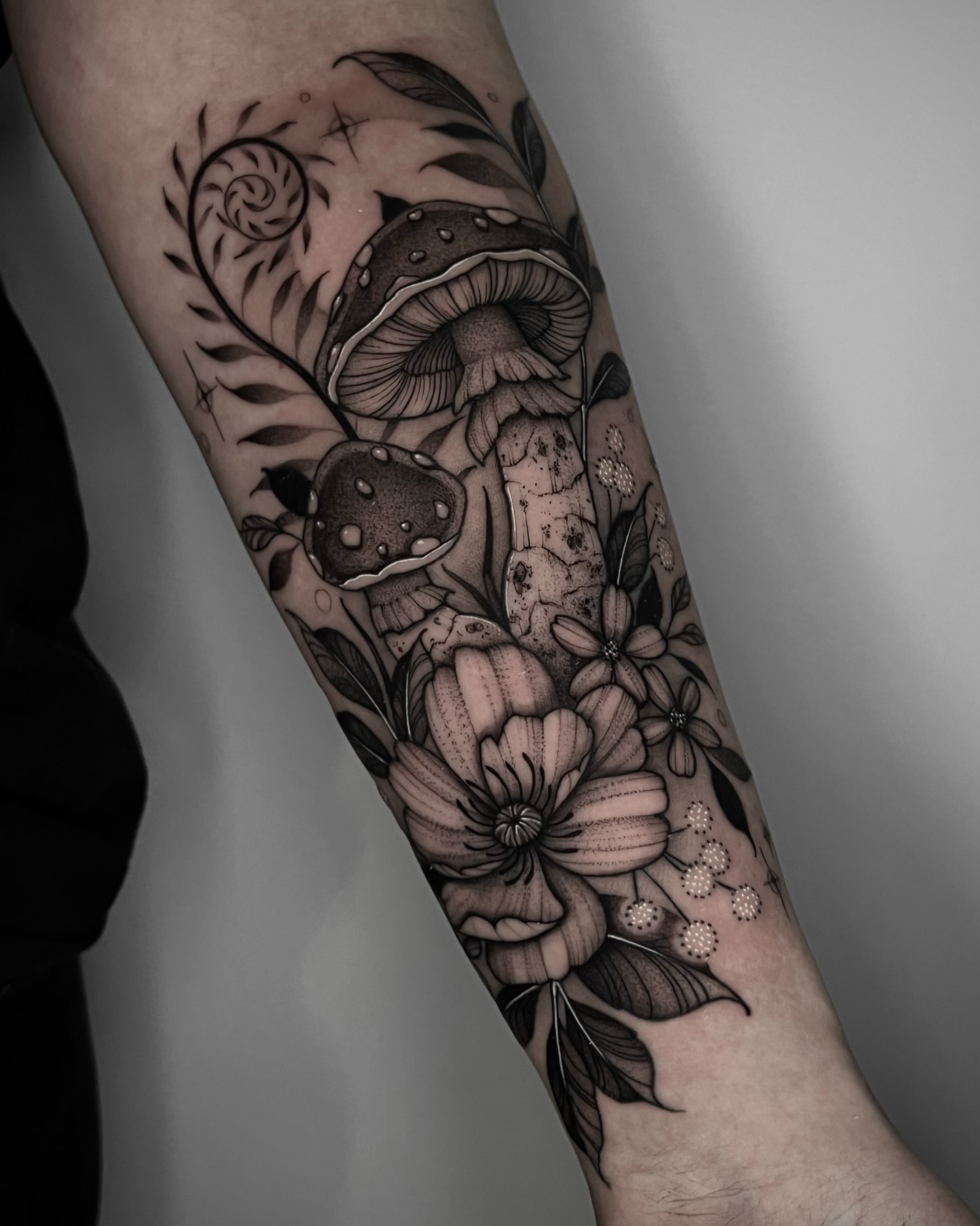 Mushrooms and flowers dotwork tattoo on the forearm by ๐ฒ๐ฐ๐ธ๐๐ป๐๐ฝ โก