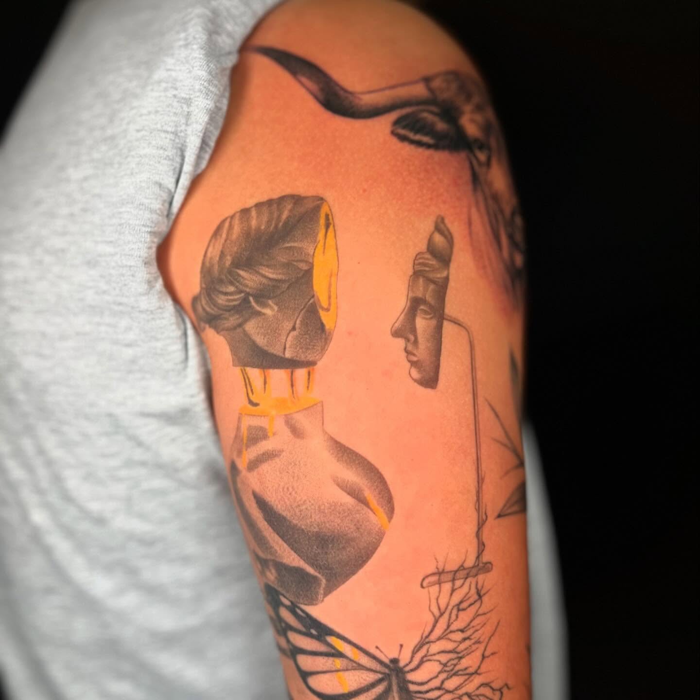 Tattoo by @lujanink — dotwork, geometric