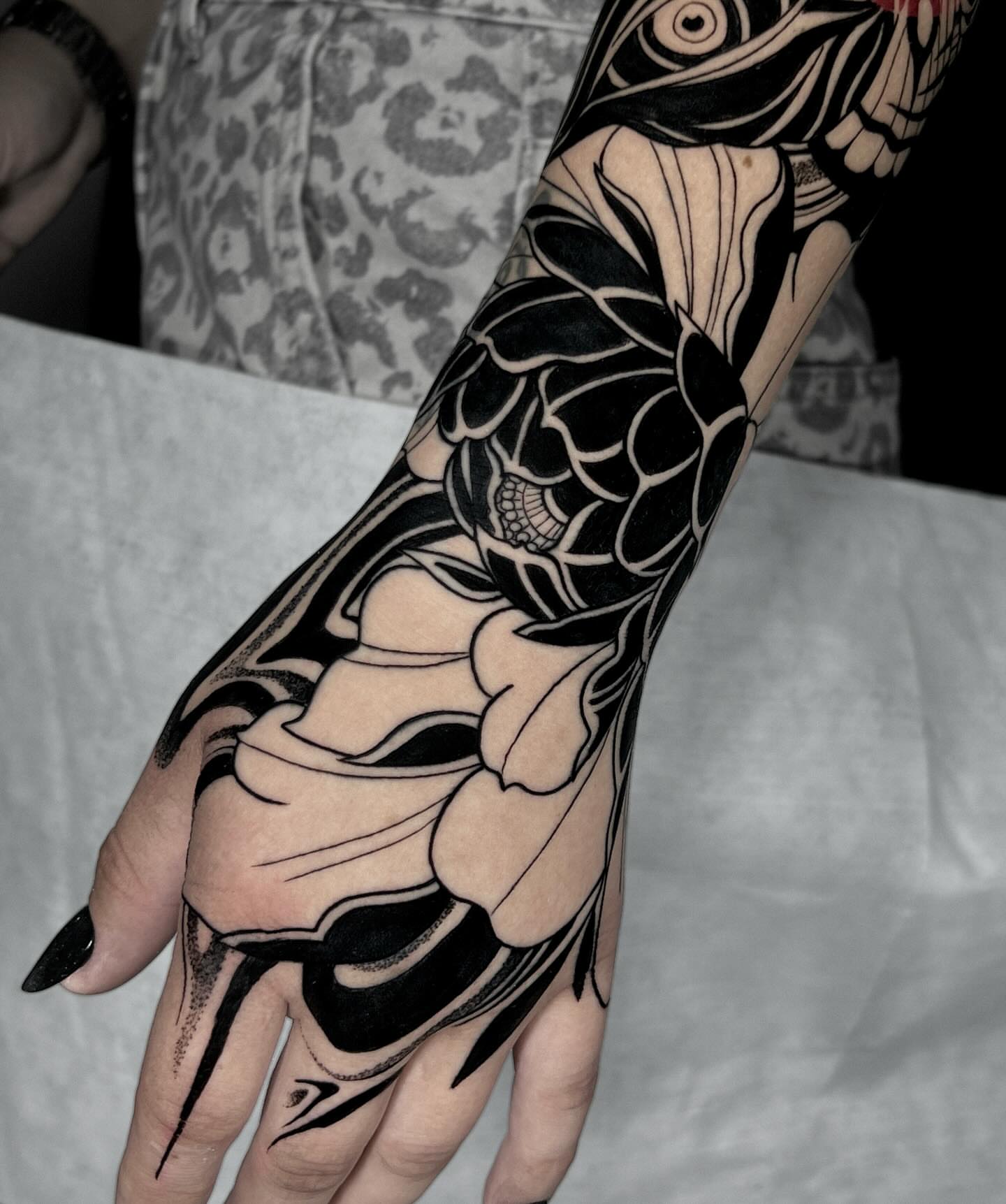 Floral design black and grey tattoo on the hand by Stiven Gomez