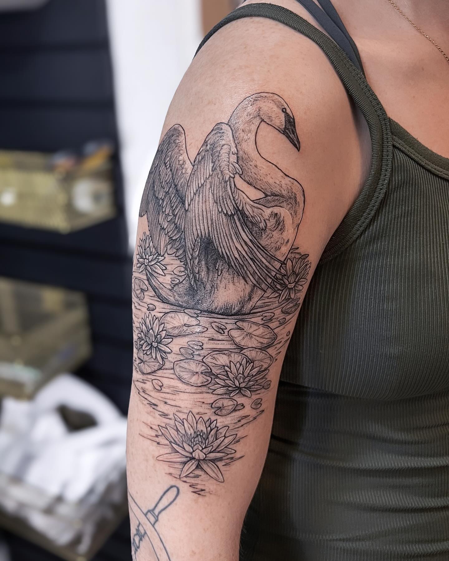 Swan and lily pads realism tattoo on the upper arm by 𝗝𝗲𝘀𝘀𝗶𝗲 𝗩𝗶𝗼𝗹𝗲𝘁