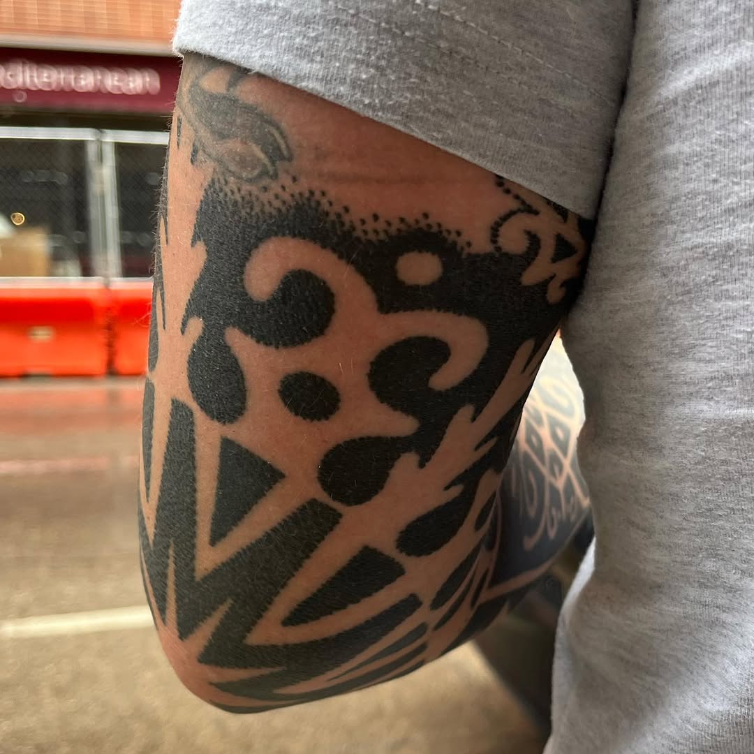 Tattoo by @f_u_z_z_z_z_ — tribal, blackwork