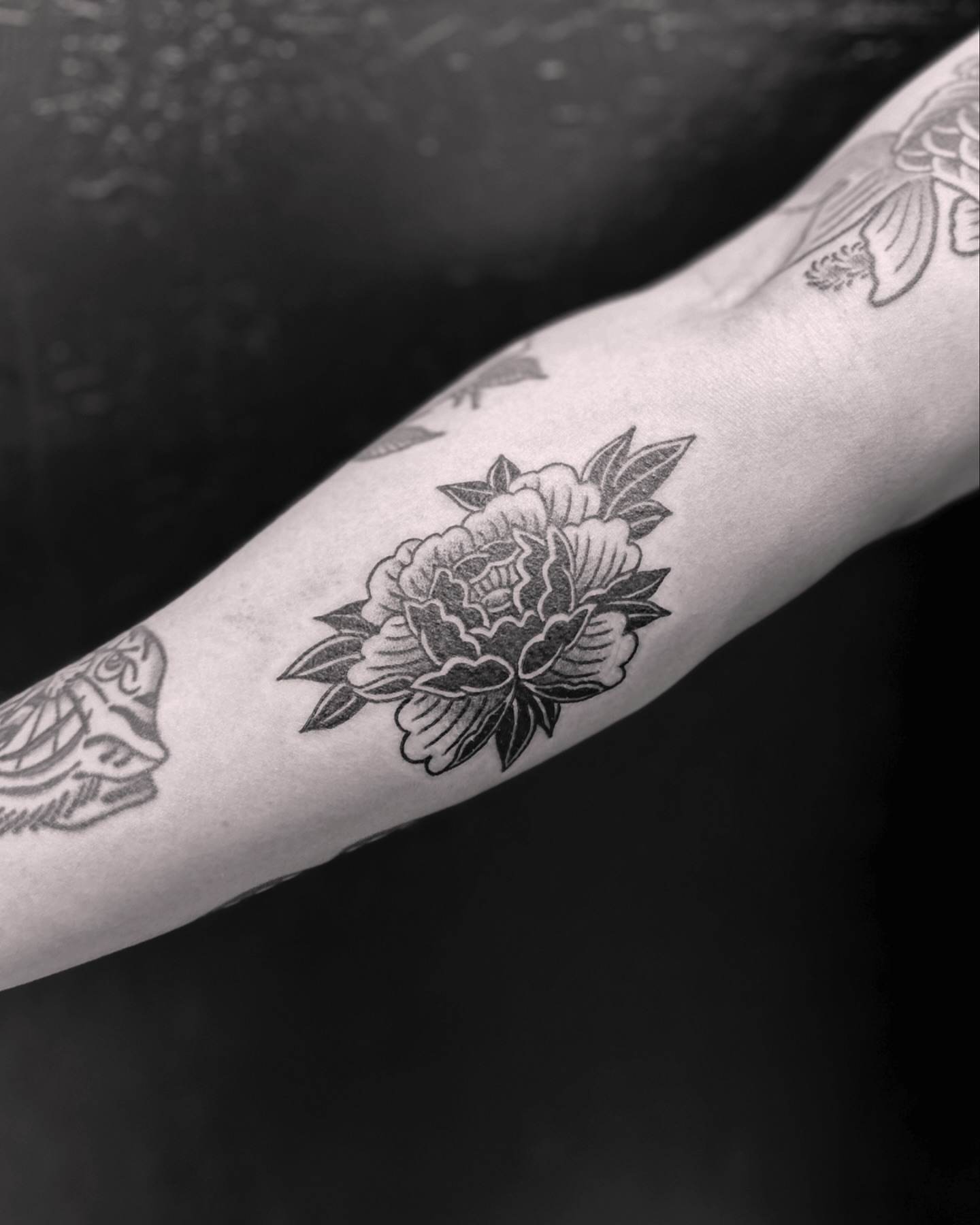 Tattoo by @roxotattoos — black_and_grey