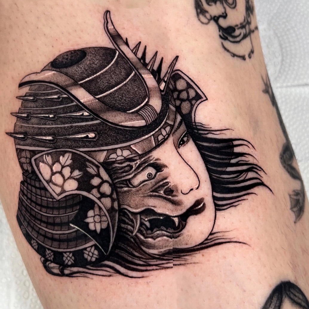 Samurai helmet and dragon realism tattoo on the upper arm by Swani