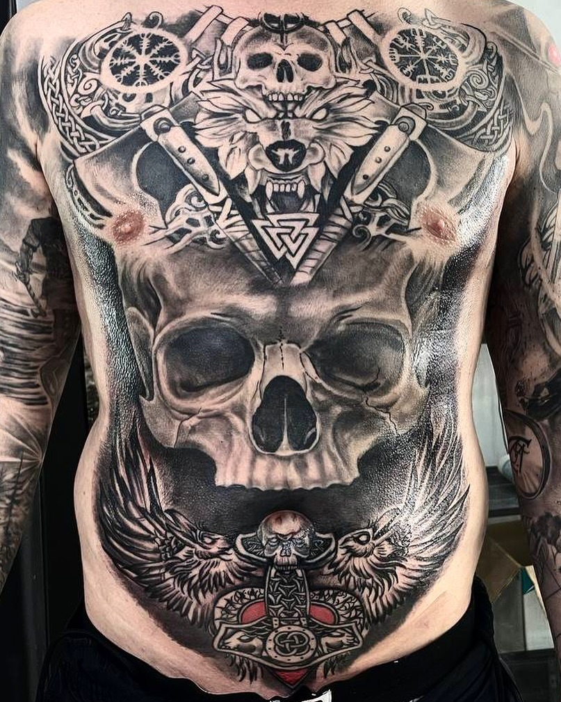 Tattoo by @puratintamiami — black_and_grey, realism