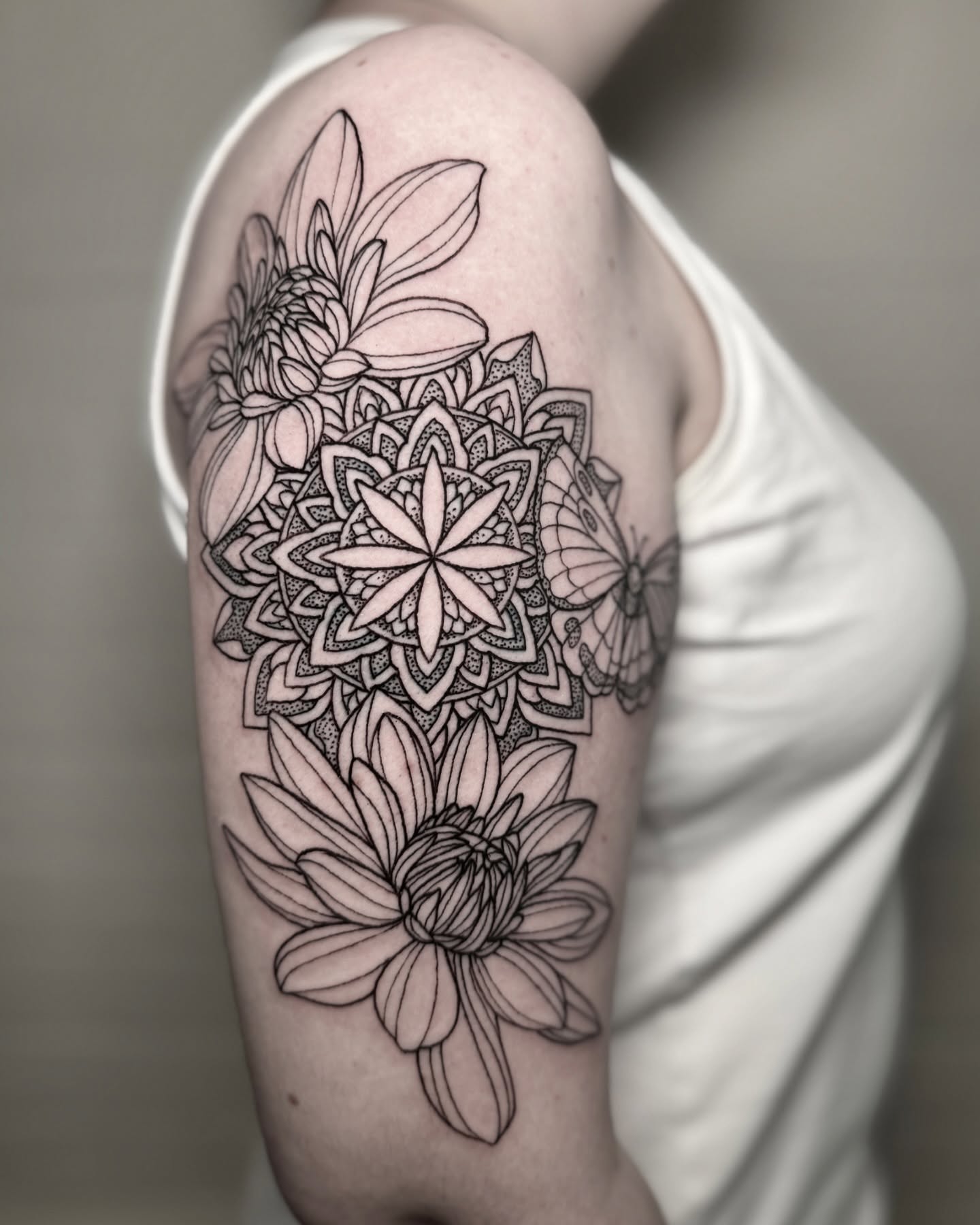 Tattoo by @shakuto_tattoos — black_and_grey, geometric