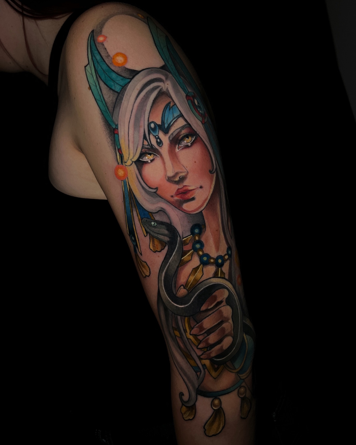 Tattoo by @kikifiligree — realism, dotwork