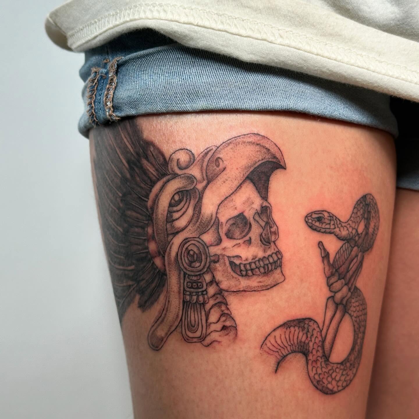 Tattoo by @vileinkzz โ black_and_grey