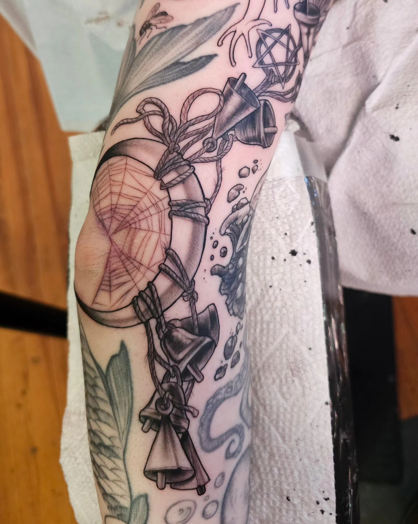 Tattoo by @rkraiza โ black_and_grey