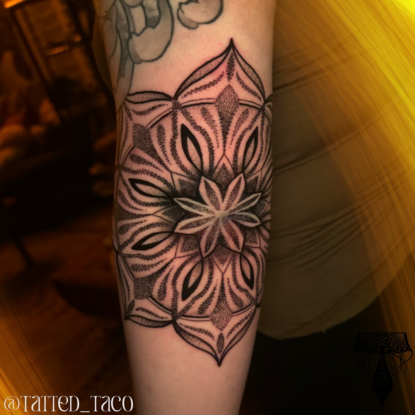 Geometric pattern dotwork tattoo on the forearm by Ray Arce๐