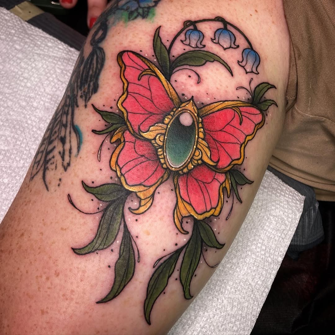 Tattoo by @nocturnalflare โ neo_traditional, realism