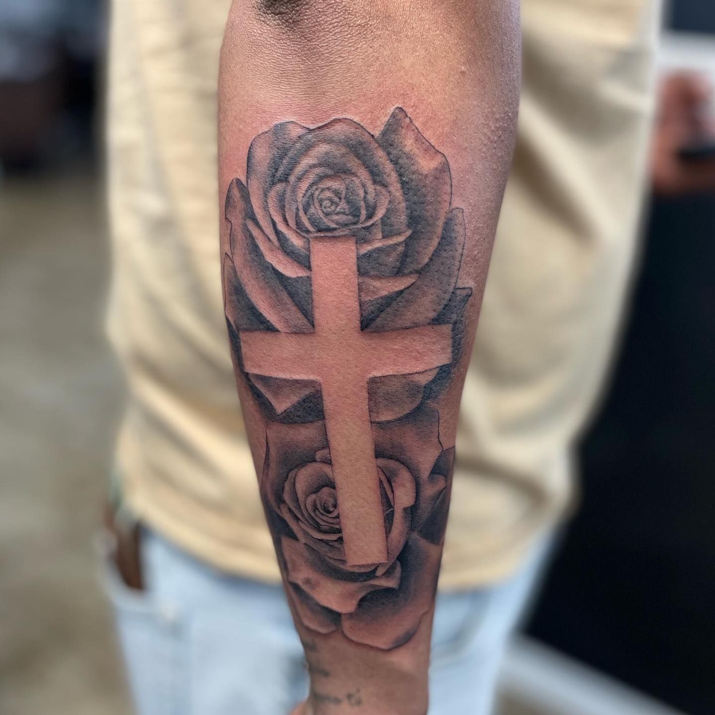 Cross and roses realism tattoo on the forearm by Chuy E ⚡️
