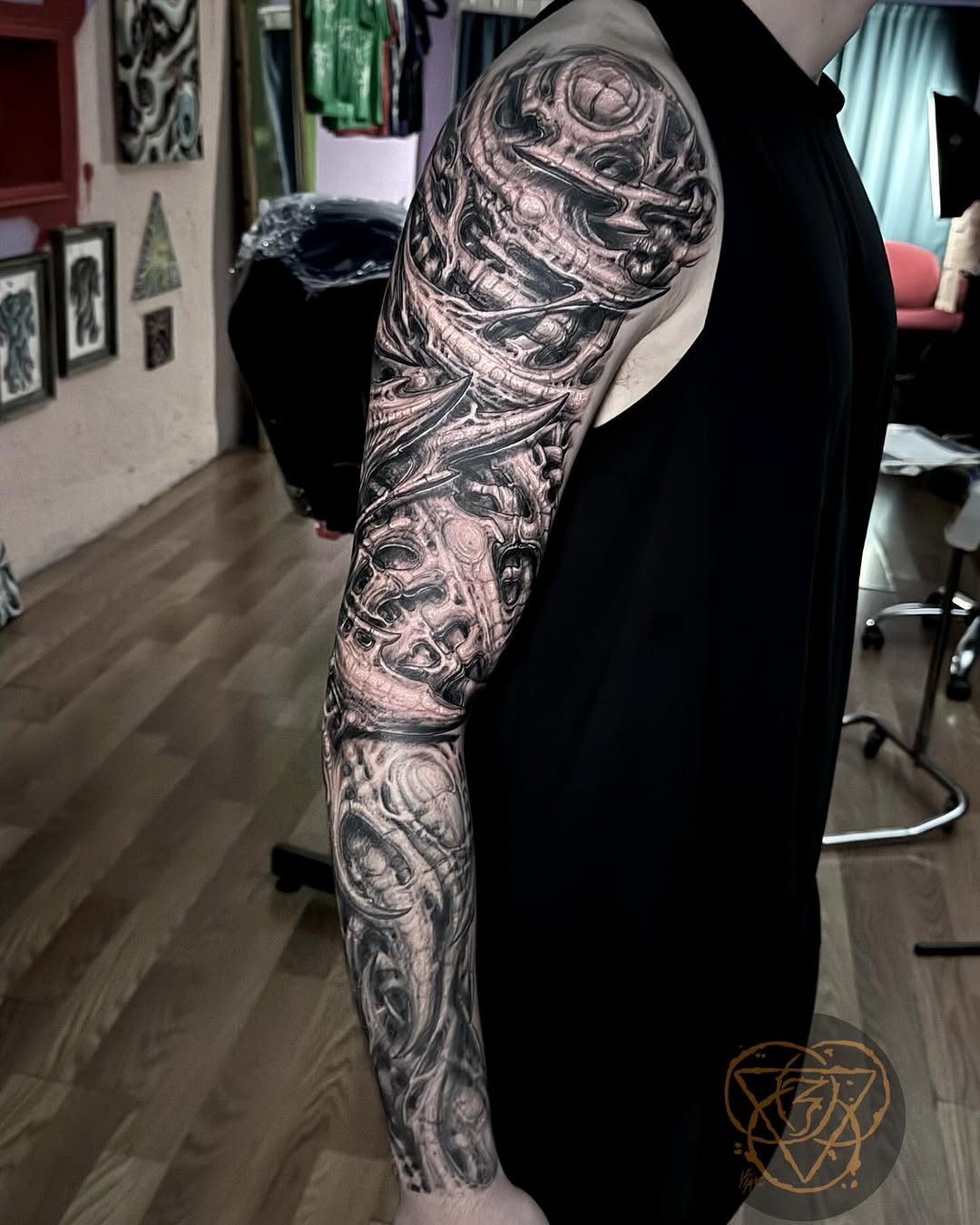 Biomechanical sleeve biomech tattoo on the upper arm by Justin (iam3) Leifeste