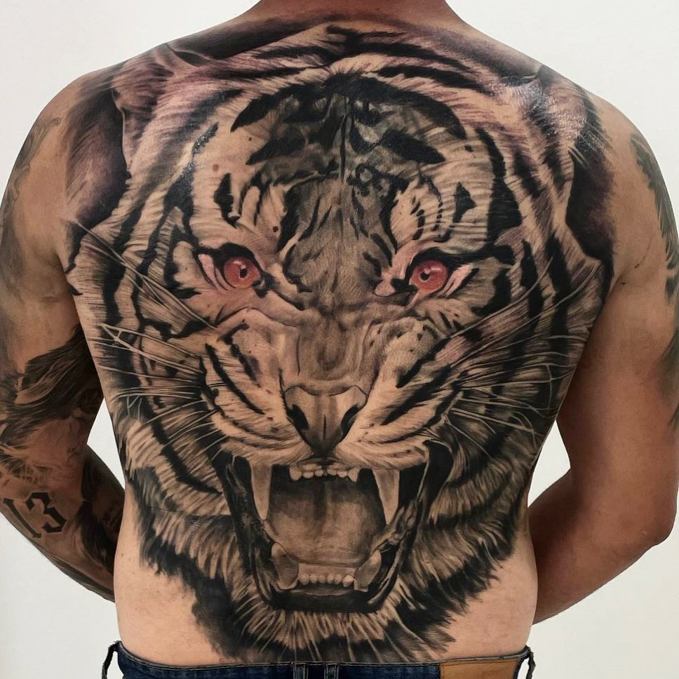 Tattoo by @puratintamiami — realism, black_and_grey