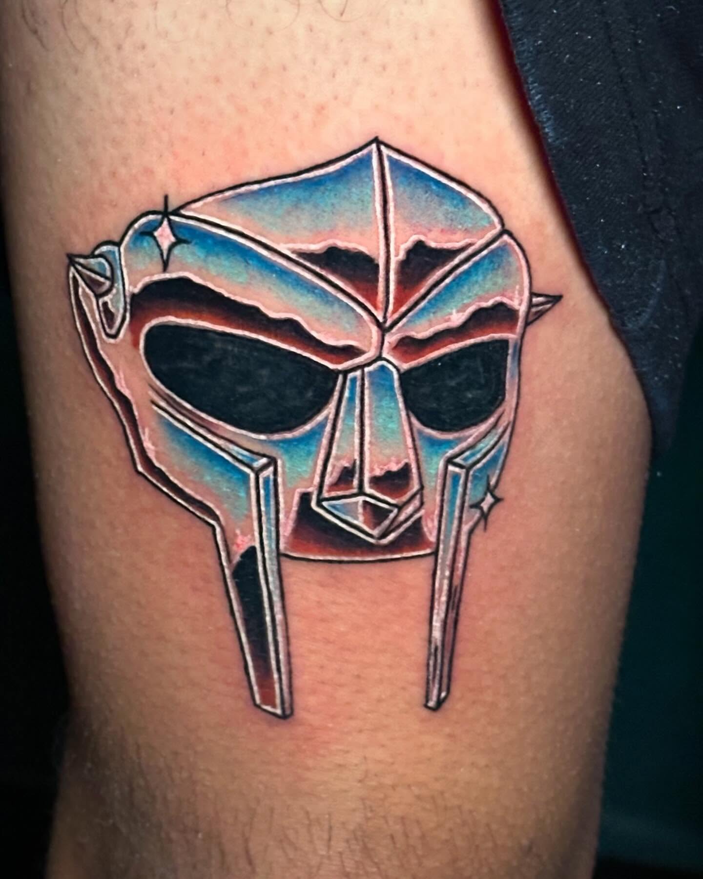 Tattoo by @veranosarttt — geometric