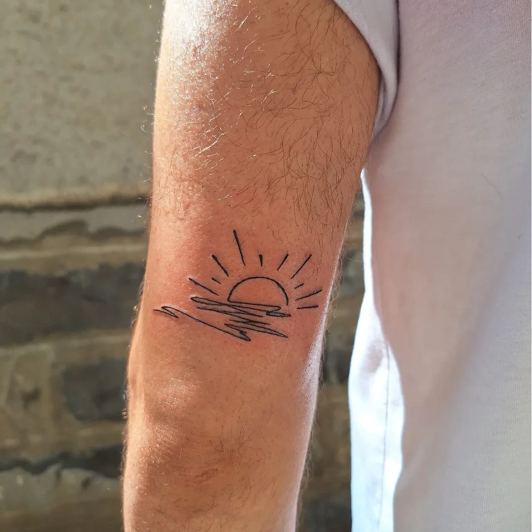 Tattoo by @red.ink_tattoo_pirineos — minimalist