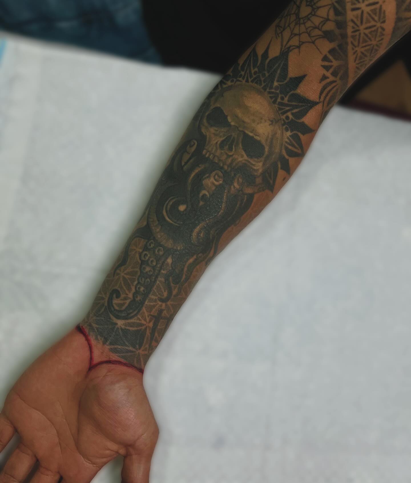 Tattoo by @jssica666 — black_and_grey, geometric