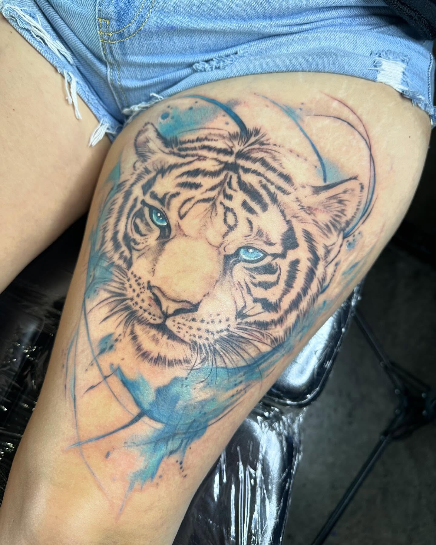 Tiger realism tattoo on the thigh by Cameron Hobbs, Woodbridge, Virginia