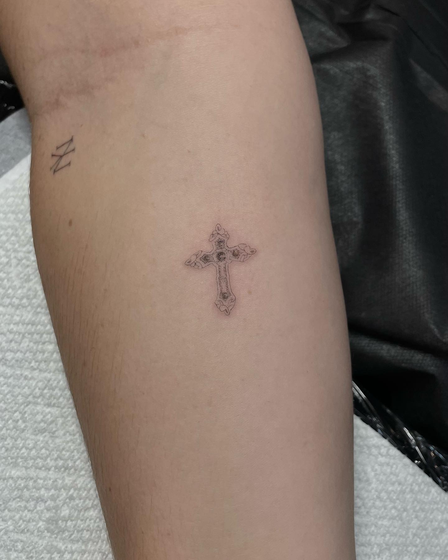 Cross black and grey tattoo on the forearm by Jesus A.