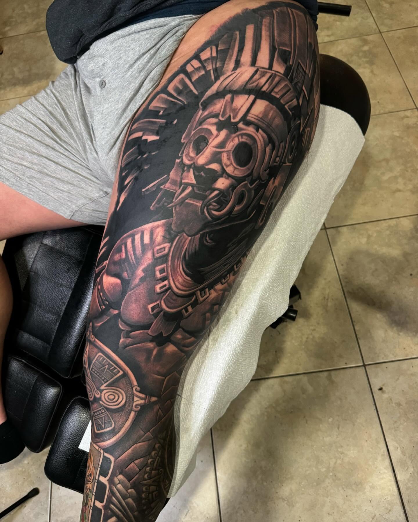 Mecha robot realism tattoo on the thigh by Luis Meneses