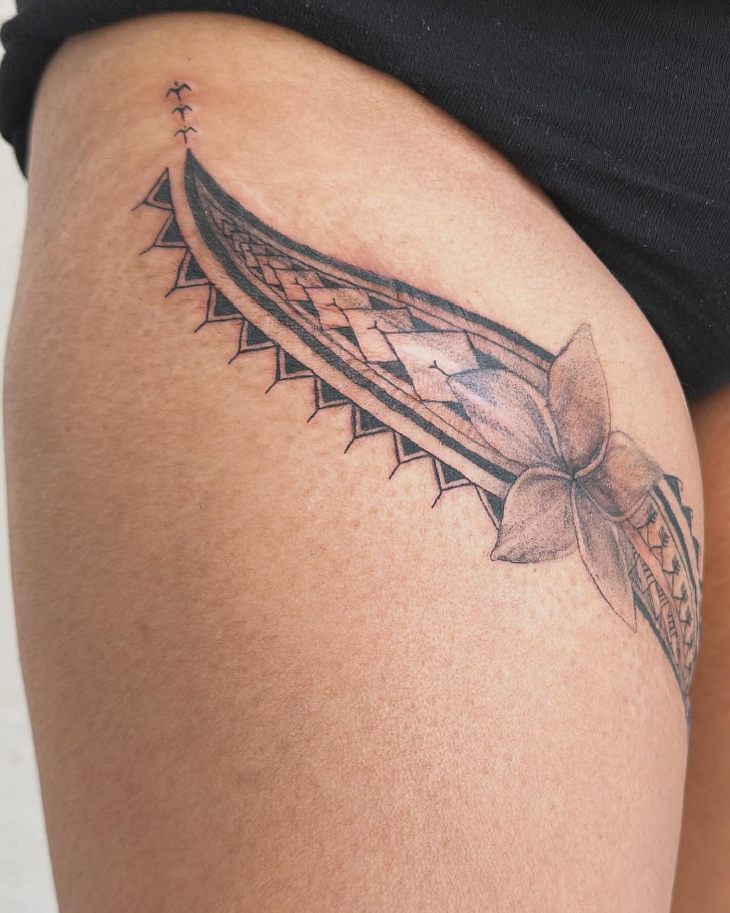 Sword black and grey tattoo on the thigh by Healoha “Lindelle” Kamanu