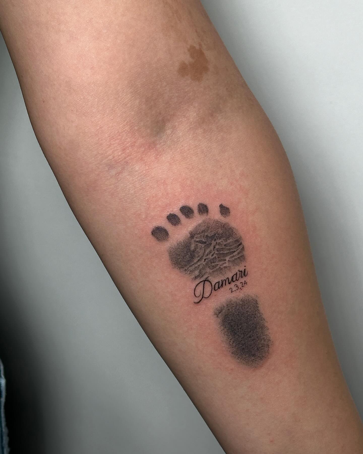 Tattoo by @vileinkzz โ dotwork