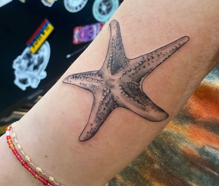 Tattoo by @amandoom — black_and_grey