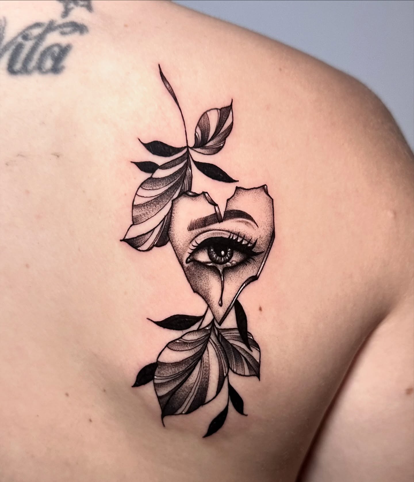 Eye with leaves realism tattoo on the shoulder by Sophia Delfino