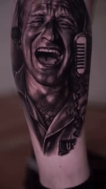 Man screaming into microphone realism tattoo by ๐๐๐