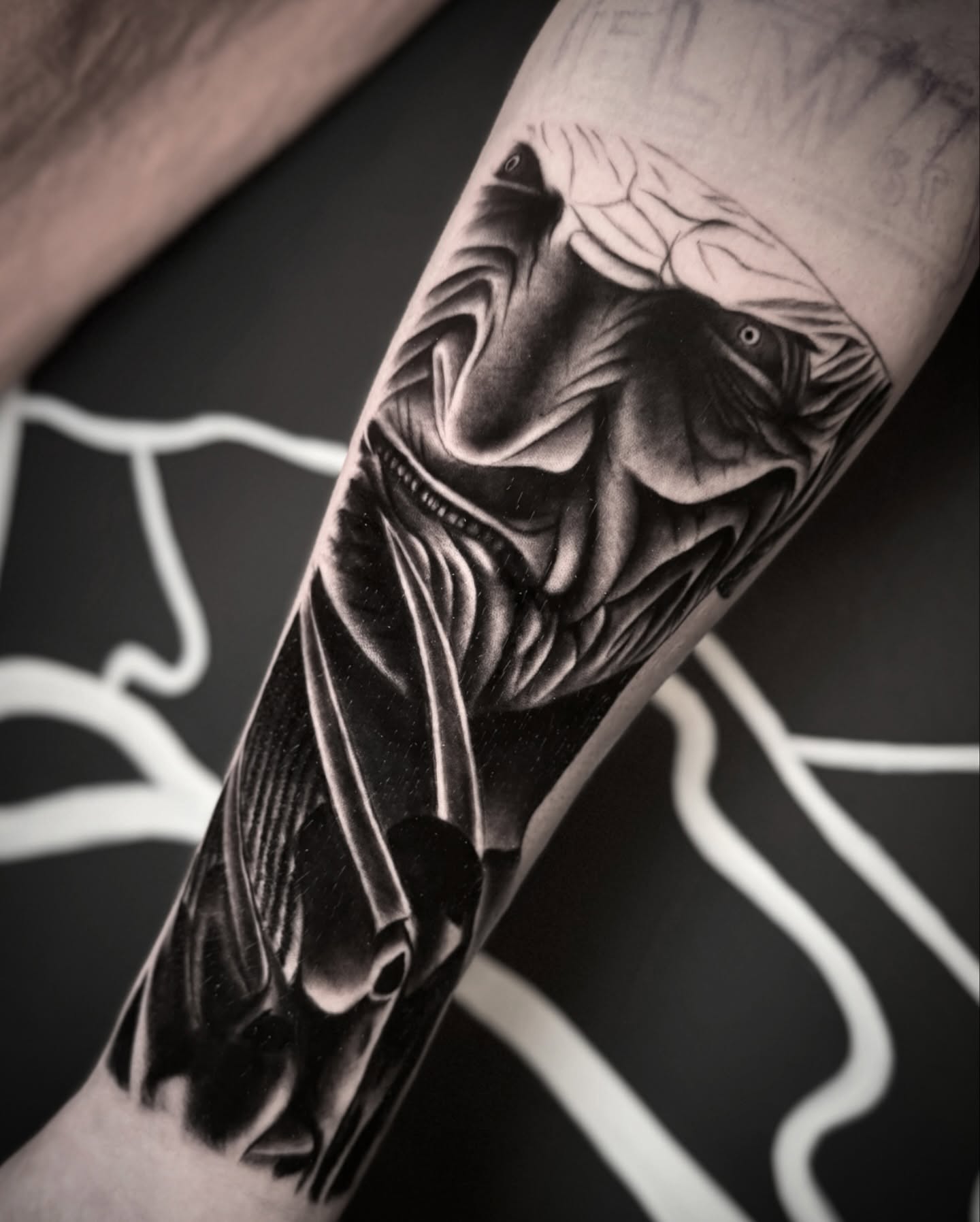 Bird realism tattoo on the forearm by 𝕭𝖑𝖆𝖐𝖊 𝕱𝖊𝖗𝖔𝖓𝖊